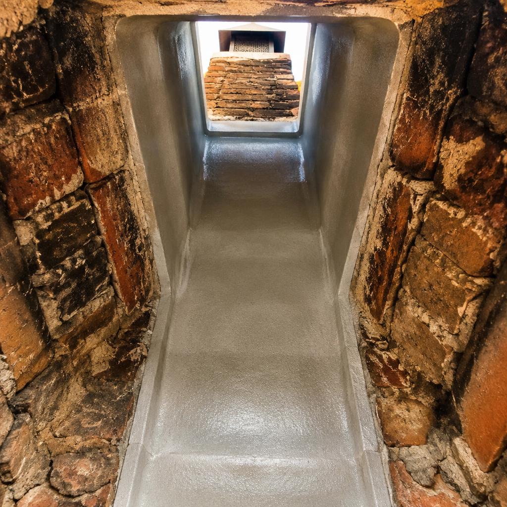 Revêtement intérieur lisse recouvrant les briques d'un conduit maçonné